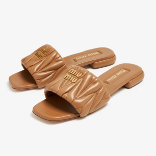 MIUMIU 24ss 마테라쎄 나파가죽 슬라이드