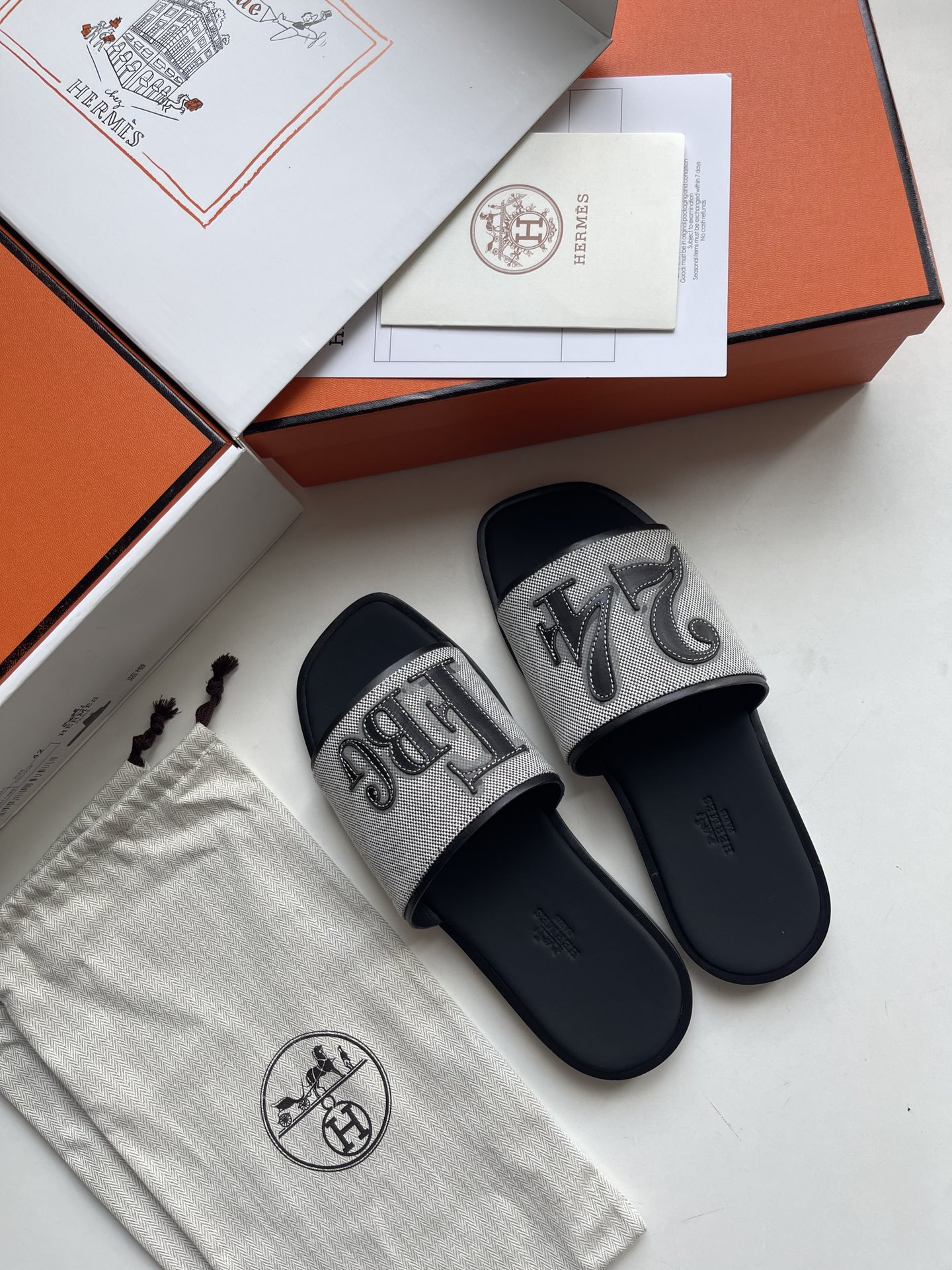 에르메스 24ss Ironic 남성 샌들
