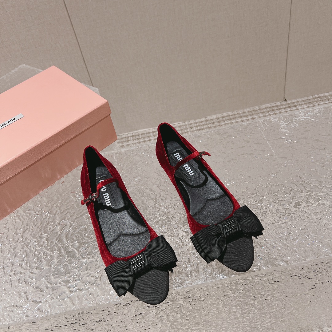 Miu Miu 리본 메리제인 슈즈