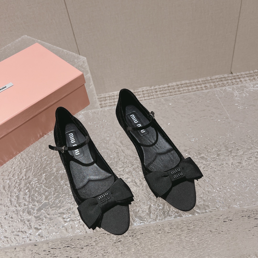 Miu Miu 리본 메리제인 슈즈