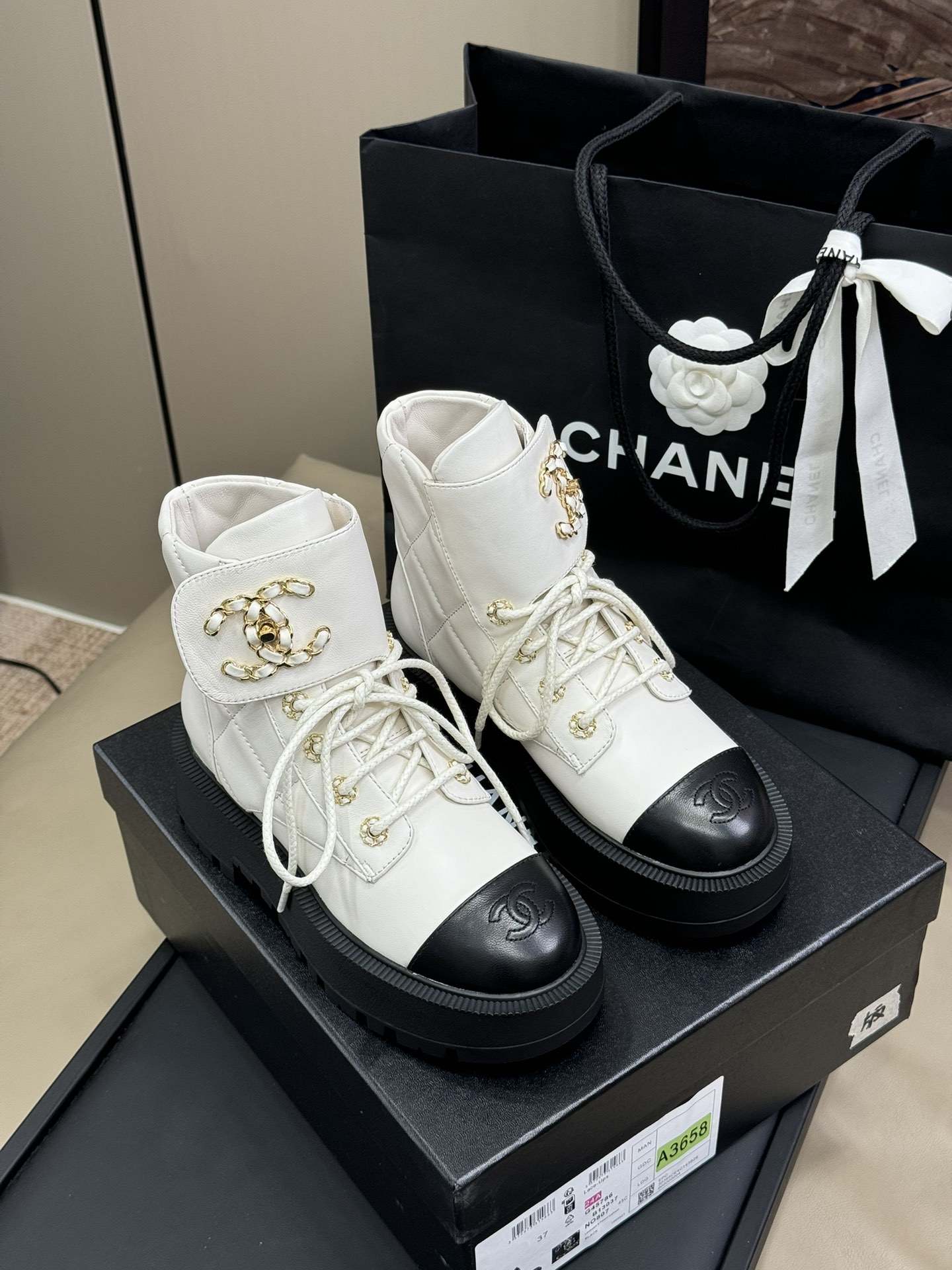[하이앤드] CHANEL 샤넬 24A 앵클부츠 워커