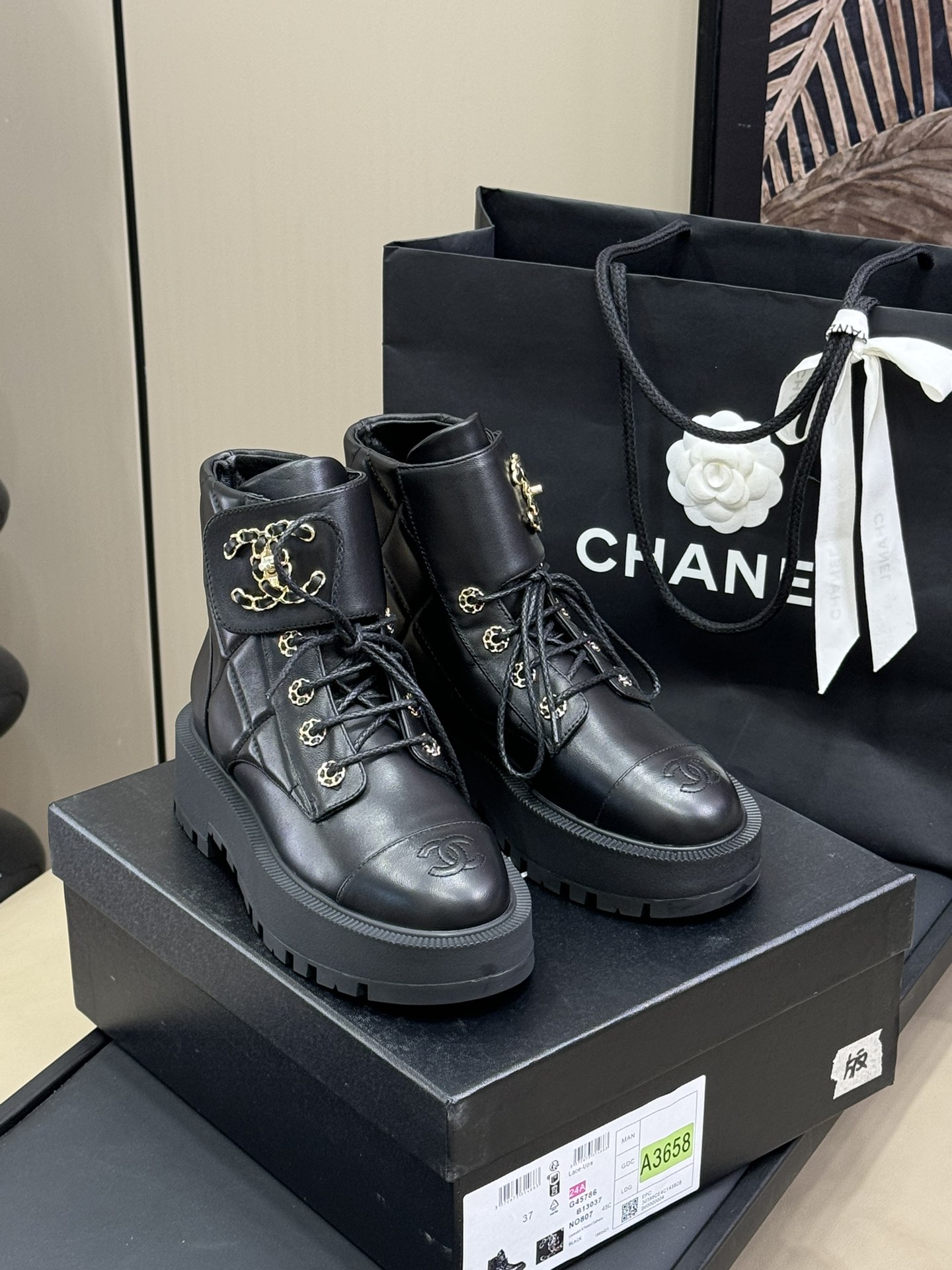 [하이앤드] CHANEL 샤넬 24A 앵클부츠 워커