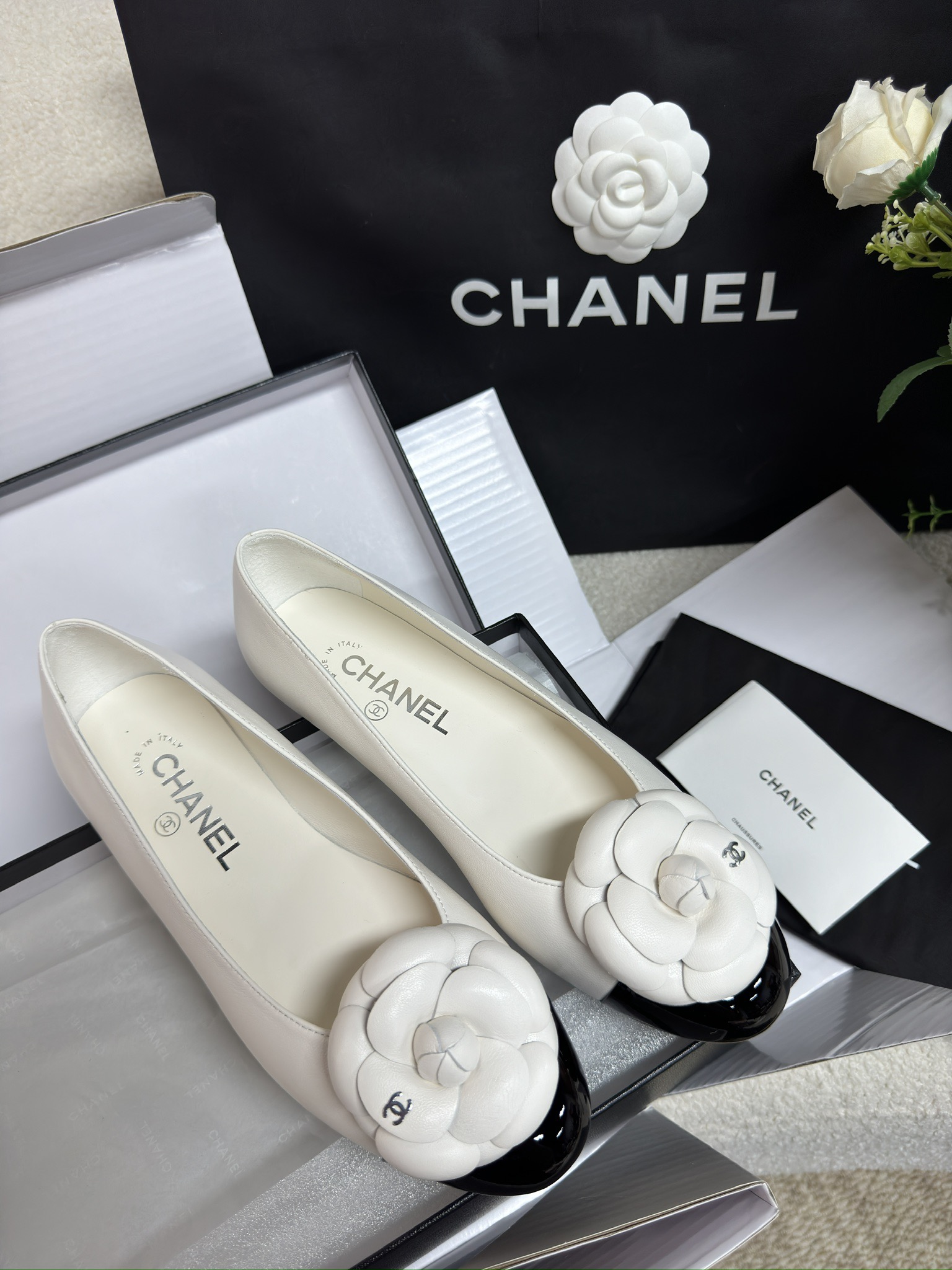[하이앤드] CHANEL 샤넬丨24SS 까멜리아 플랫 발레슈즈