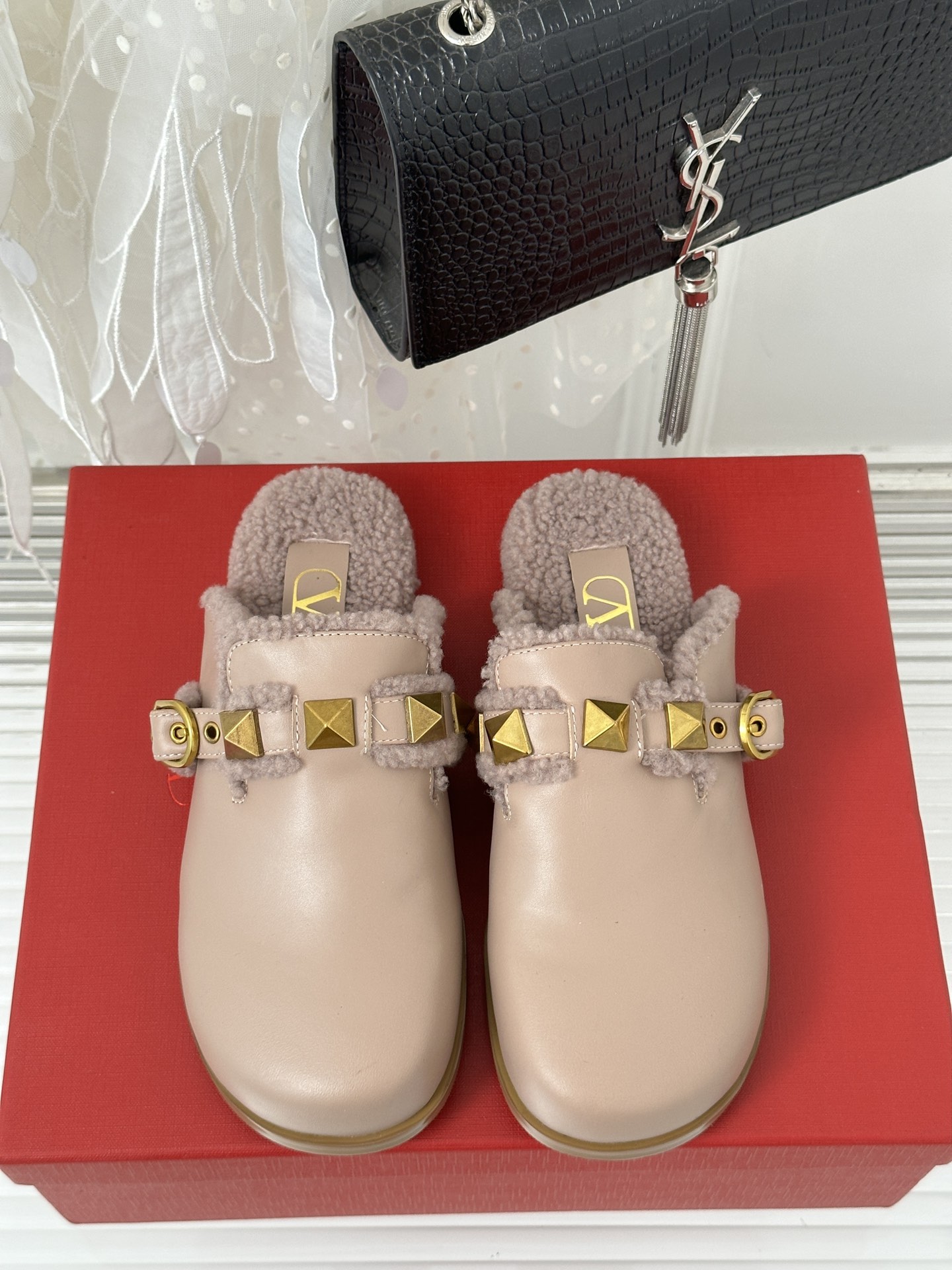 발렌티노 가바라니 로만 슬리퍼