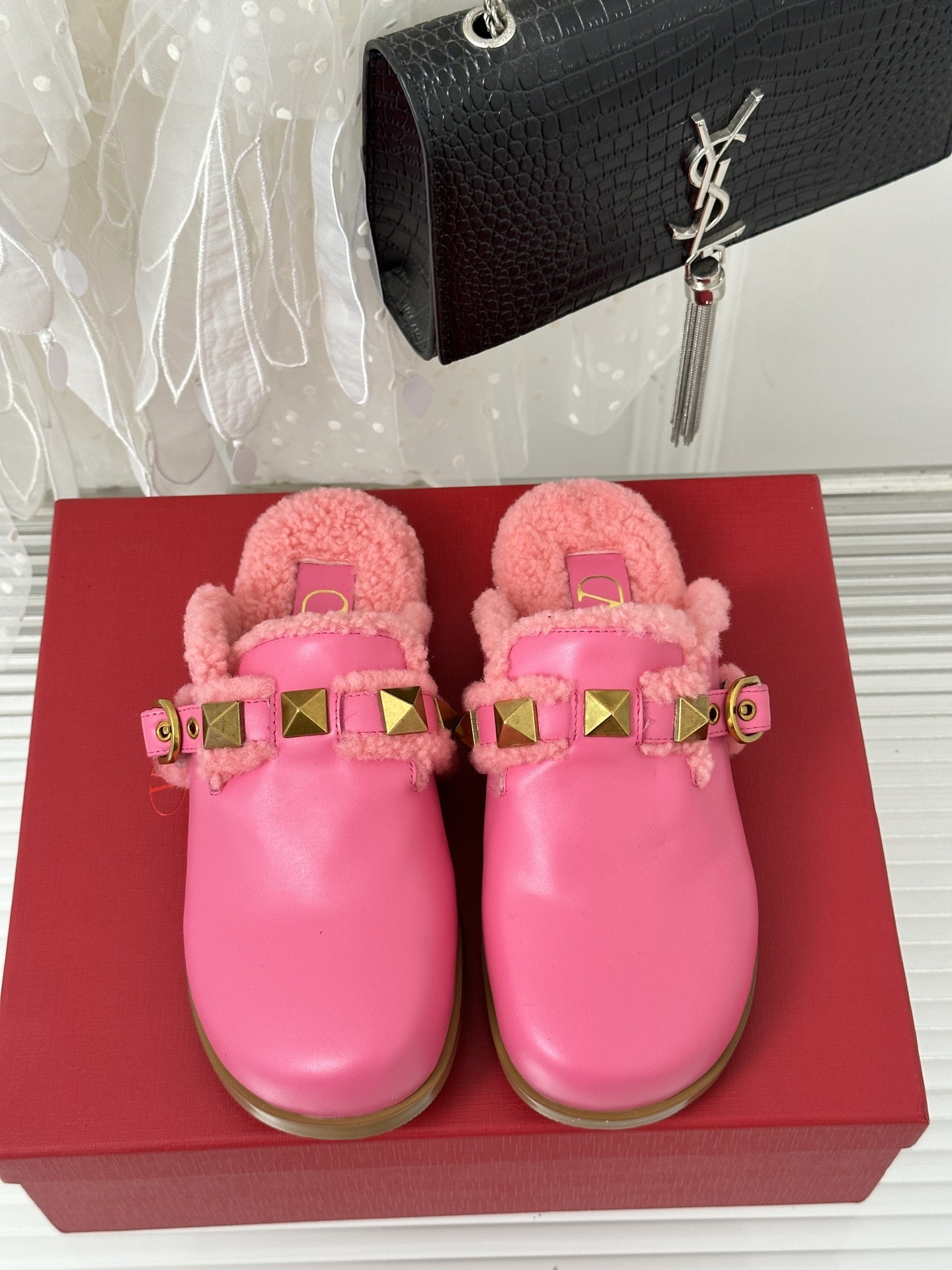 발렌티노 가바라니 로만 슬리퍼