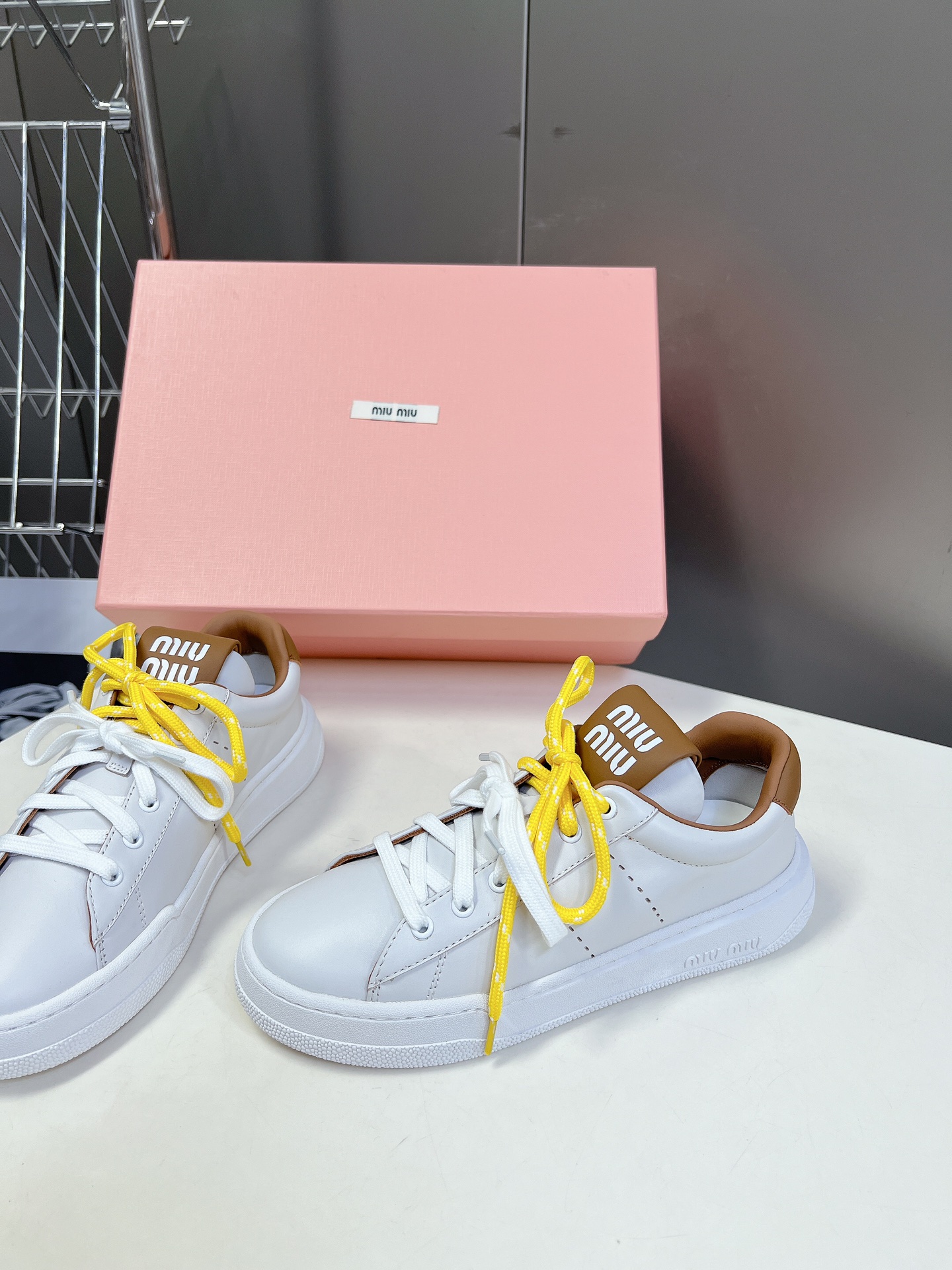 MIUMIU 24ss 신상 더블 스트랩 스니커즈