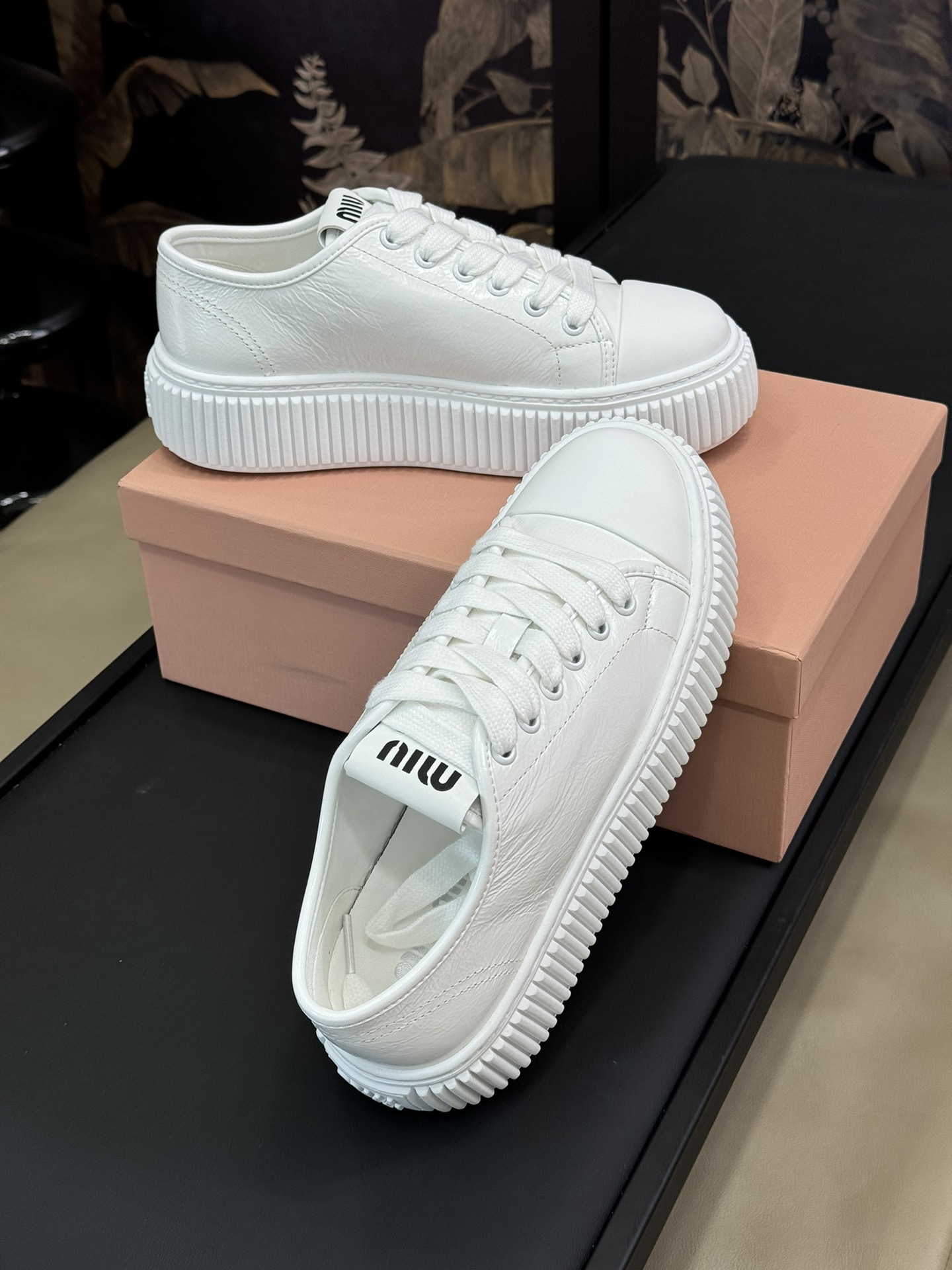 미우미우 FW24 NEW 배색 스니커즈
