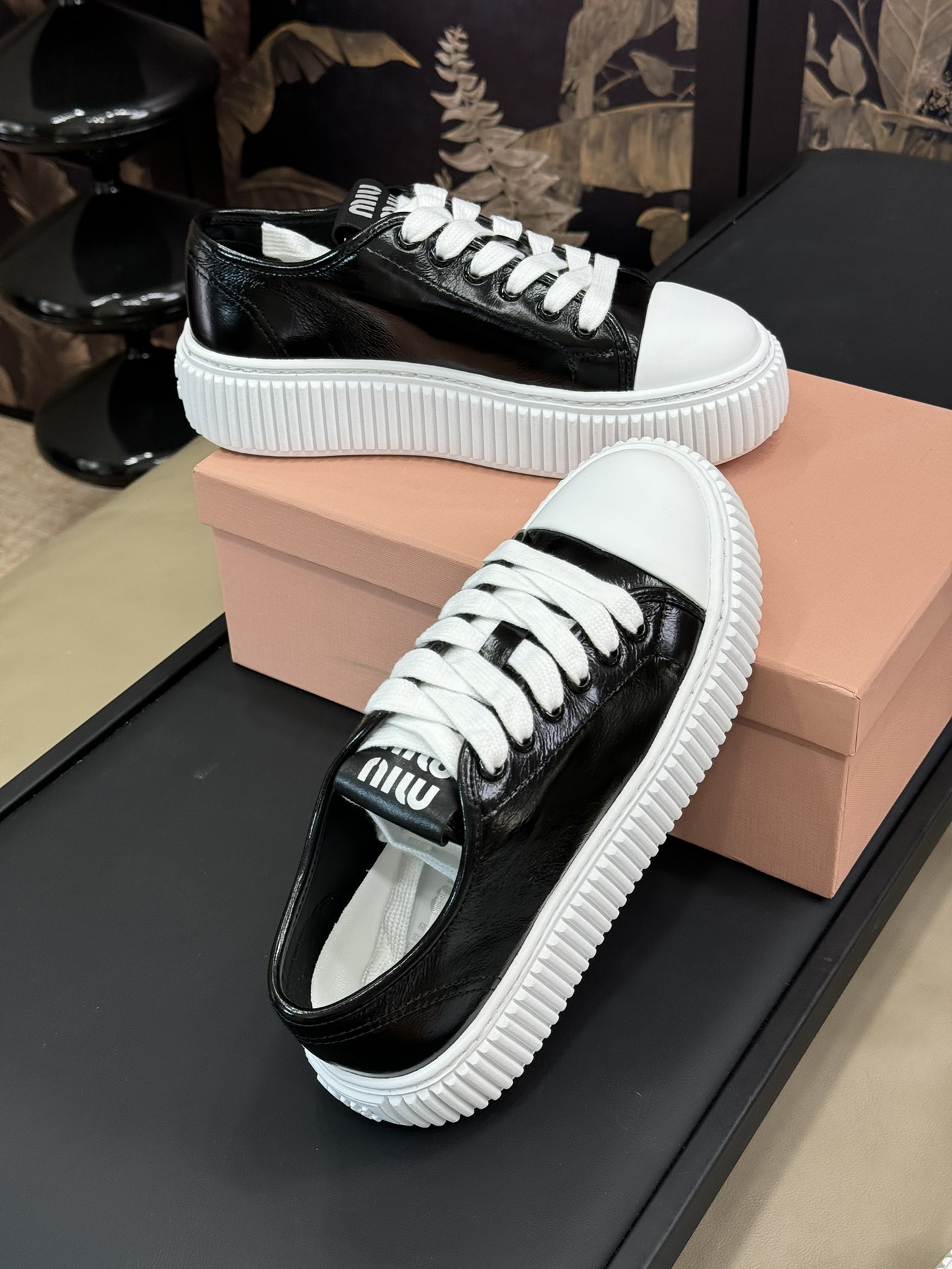 미우미우 FW24 NEW 배색 스니커즈