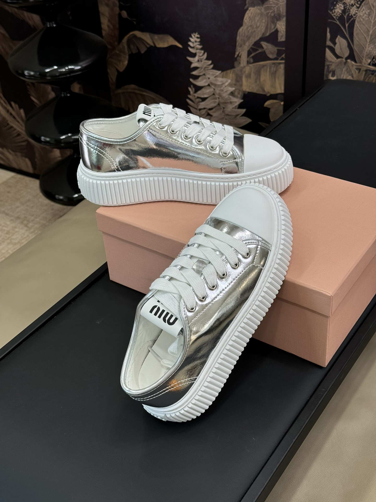 미우미우 FW24 NEW 배색 스니커즈