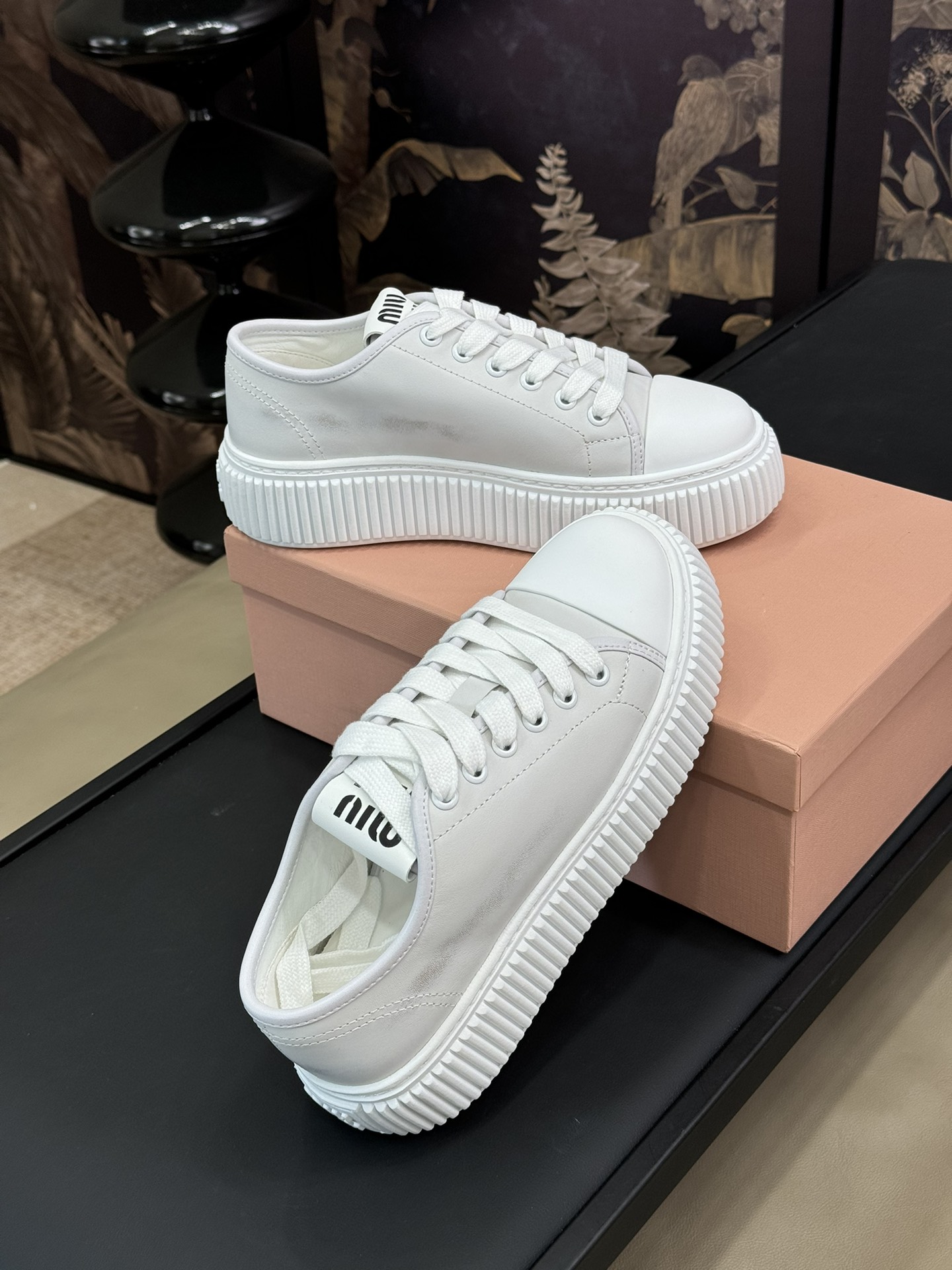 미우미우 FW24 NEW 배색 스니커즈