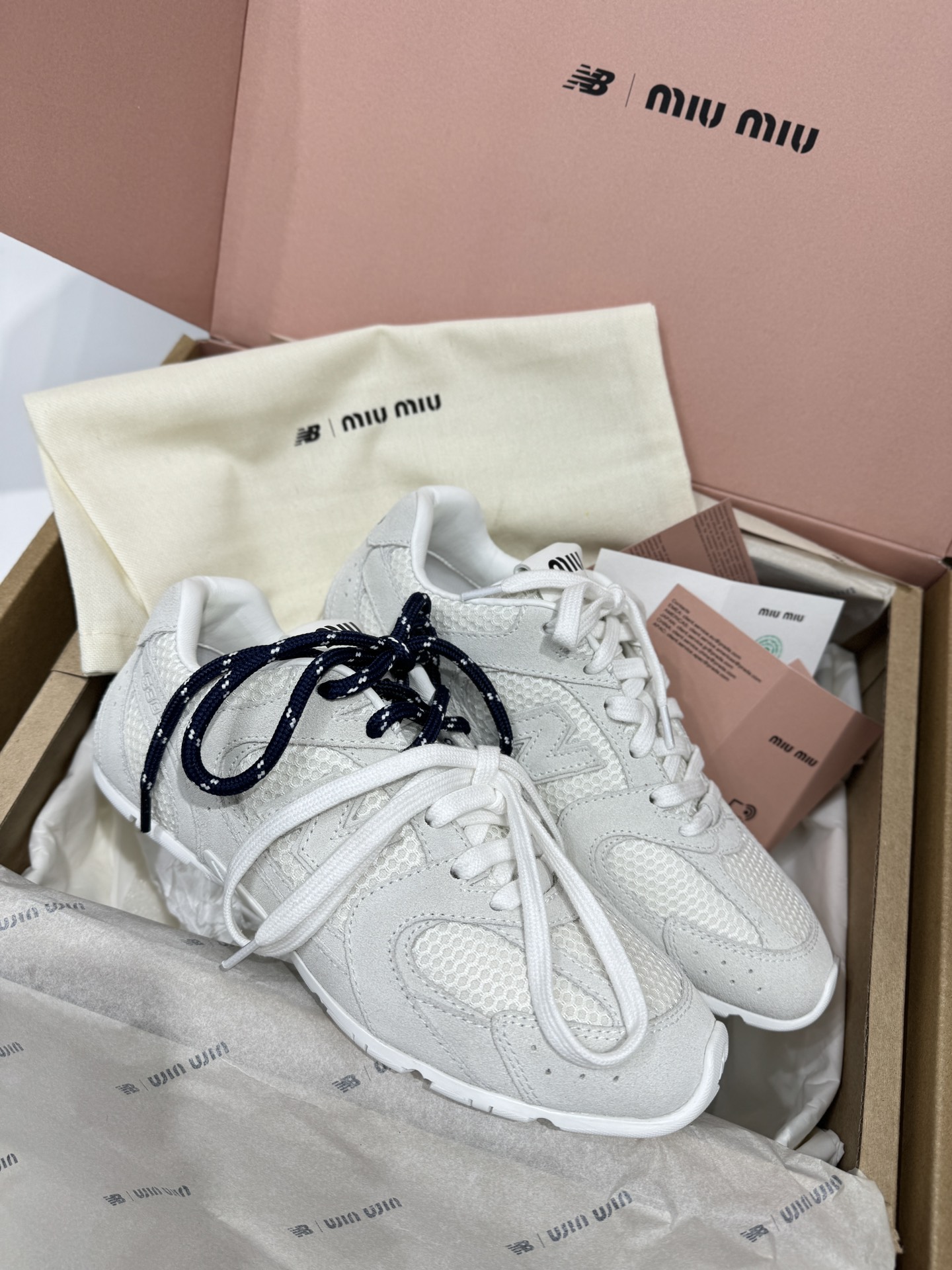 [하이앤드]Miu Miu X New Balance 530 스니커즈