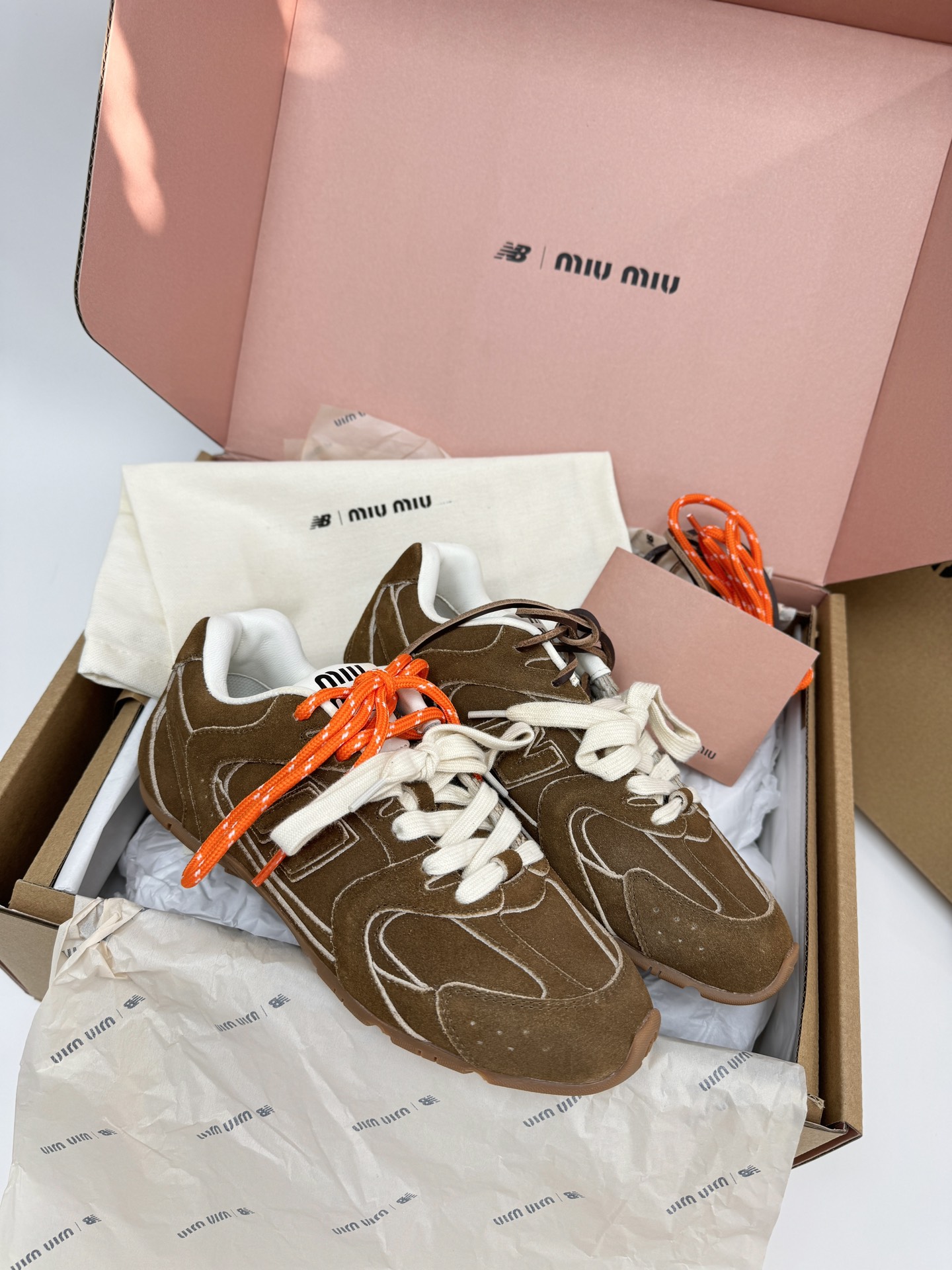 [하이앤드]Miu Miu X New Balance 530 스니커즈