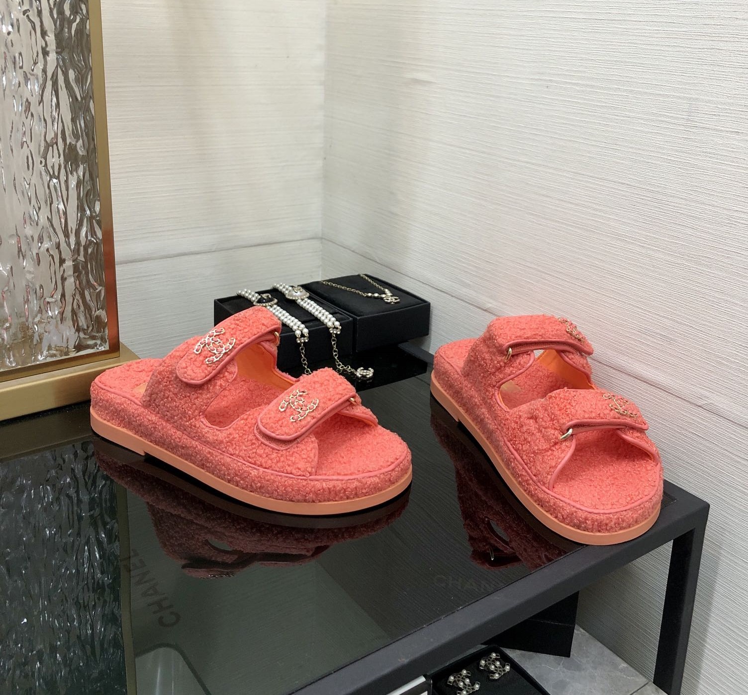 샤넬 24ss 퍼 벨크로 뮬